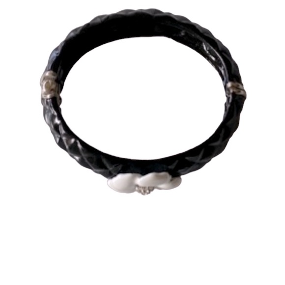 BLACK ENAMEL BANGLE BRACELET W/ A WHITE ENAMEL FLOWER & CZS - Picture 8 of 16